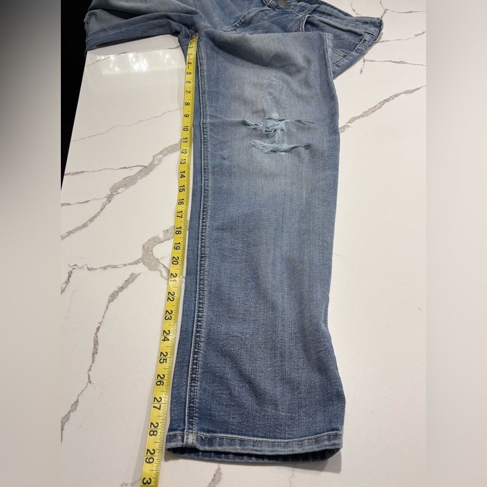 Chico’s Platinum Ultimate fit Tapered Distressed 0.5 Stretch Denim Blue Jeans - Picture 14 of 14